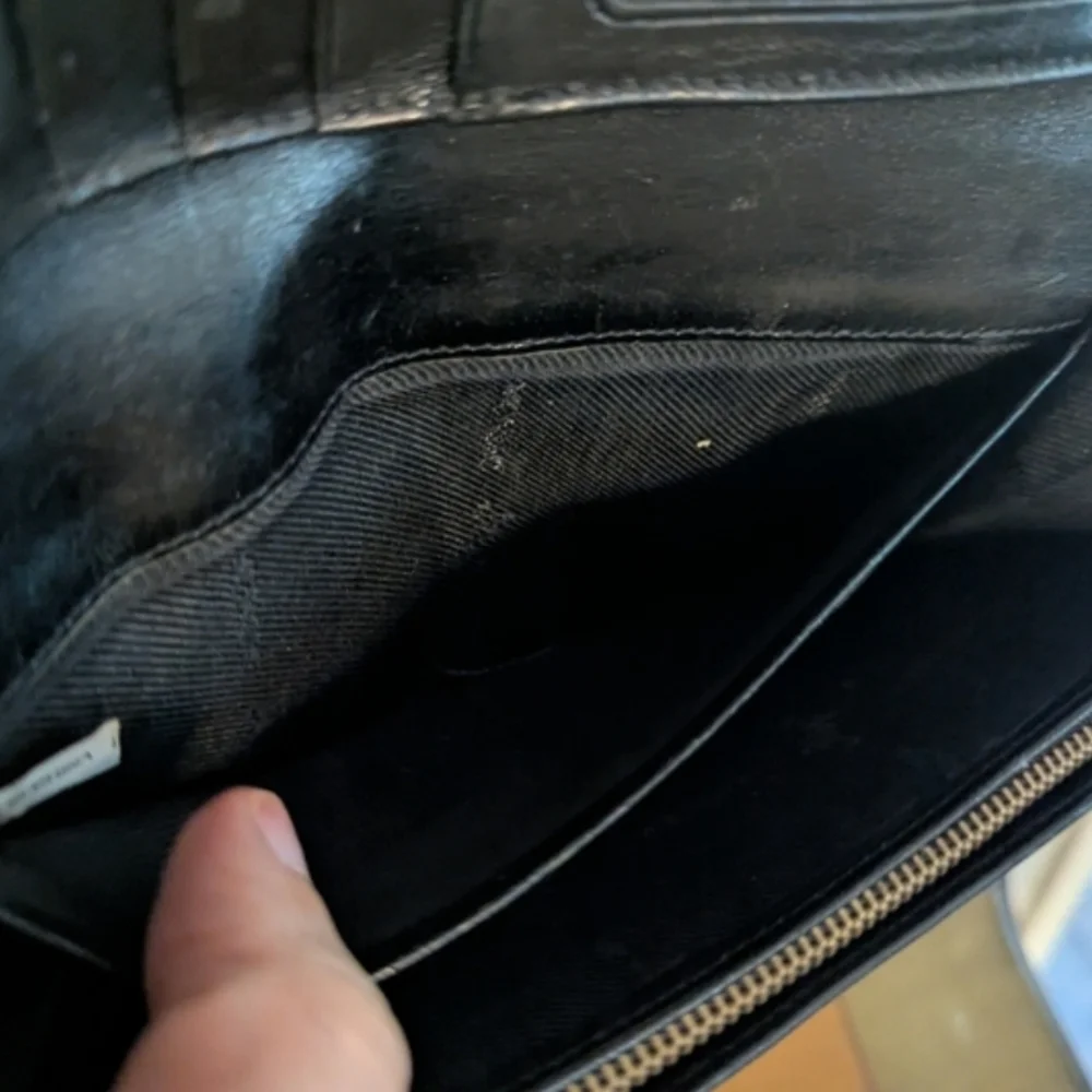 Monsac sleek black
